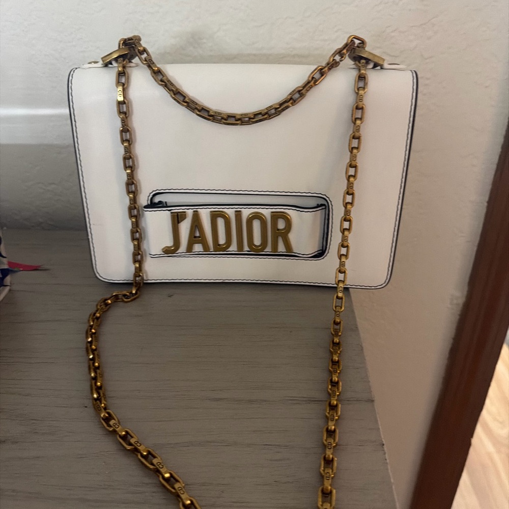 Elegant White Chain Strap Bag